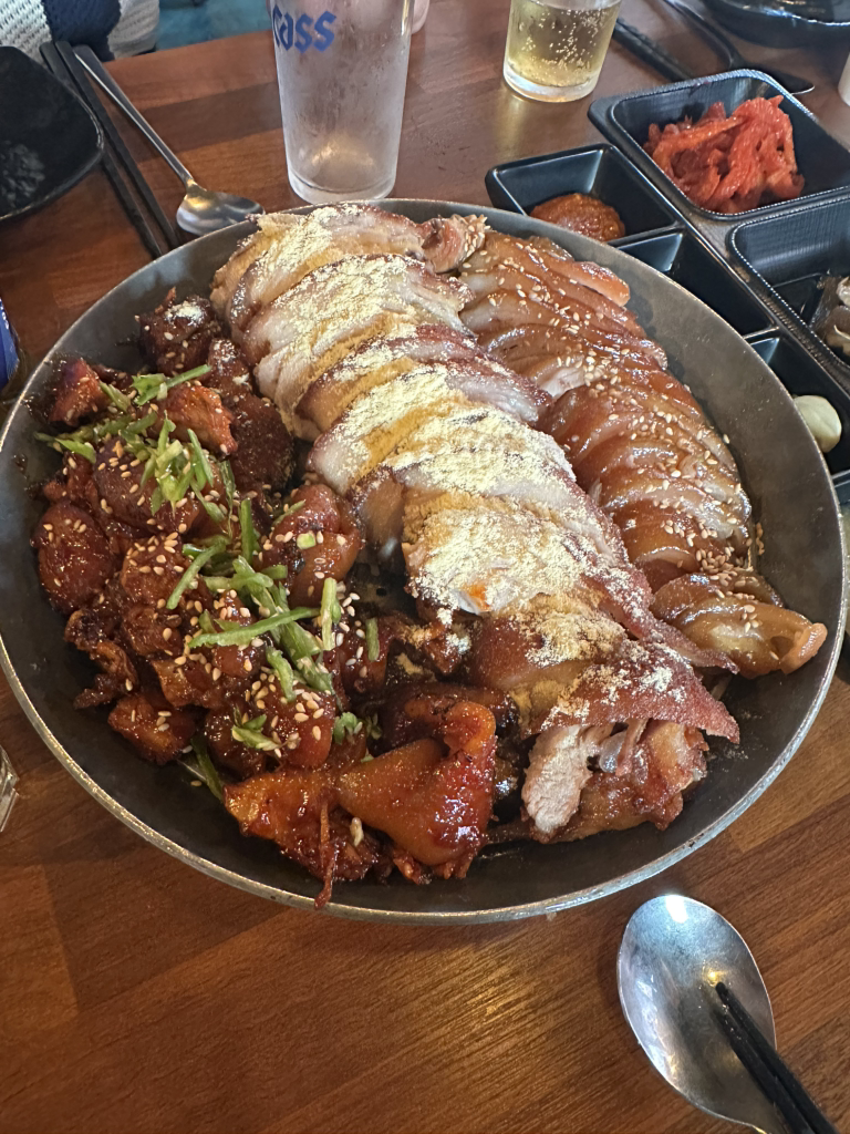Dalbamjokbal (달밤족발) 2