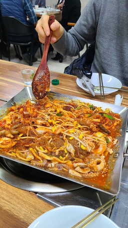 Sinpyeonghwasikdang (신평화식당) 1