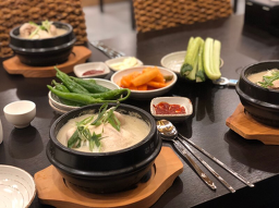 Gyeongbokgungsamgyetang (경복궁삼계탕) 3