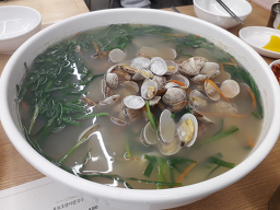 Yongpohorangikalguksu (용포호랑이칼국수) 3