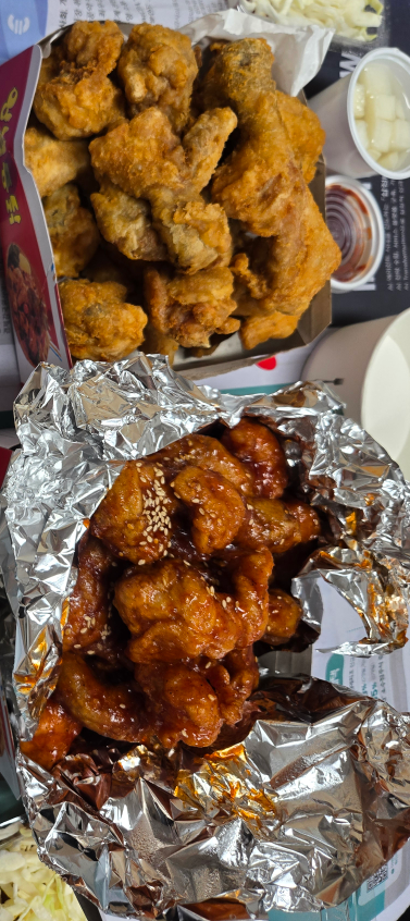 Dolgoraetongdak (돌고래통닭) 1