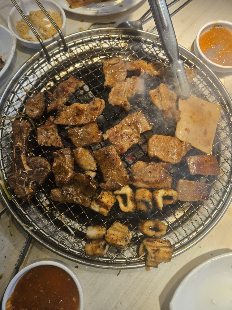 Myeongryunjinsagalbi (명륜진사갈비) 2