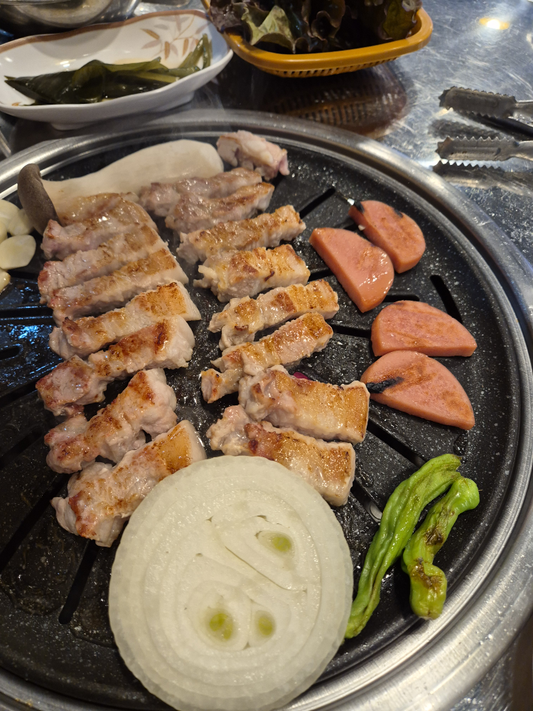 Sutbuldwaejanggun (숯불돼장군) 1