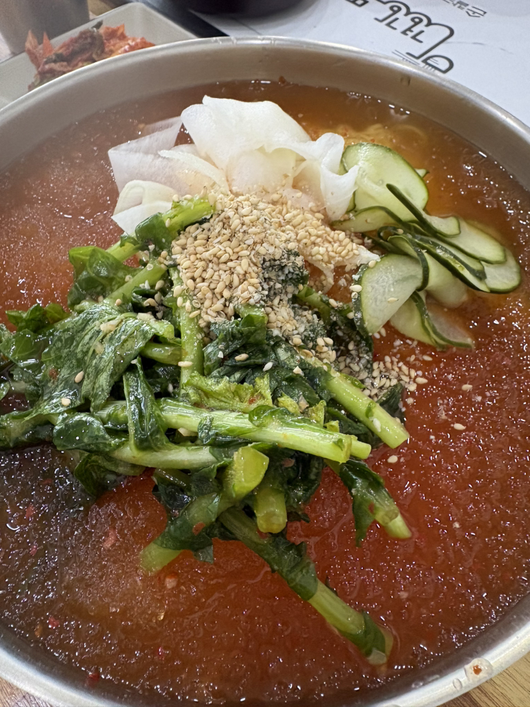 Mangyeonggangttukbanggilsonkalguksu (만경강뚝방길손칼국수) 1