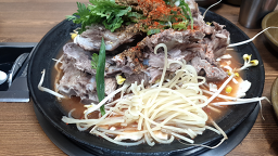 Sotttukkeonggamjatang (솥뚜껑감자탕) 1