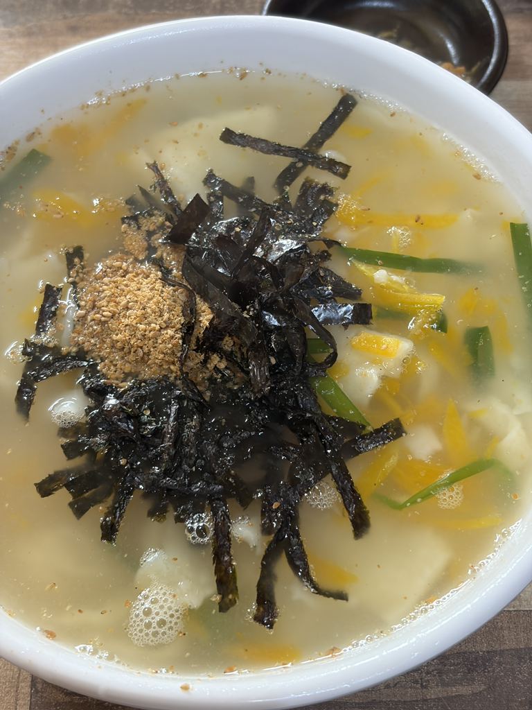 Bulrosonkalguksu (불로손칼국수) 2