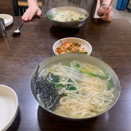 Yakjeondakkalguksu (약전닭칼국수) 1