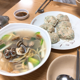 Seommaeulkalguksu (섬마을칼국수) 3