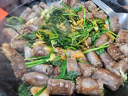Jeontongsundaechon (전통순대촌) 1
