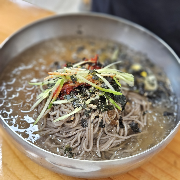 Hyanggyomakguksu (향교막국수) 1