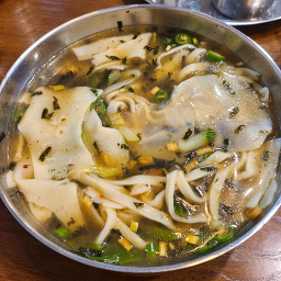 돌고래손칼국수 4