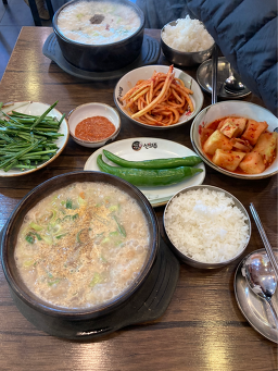 Sinuijuchapssalsundae (신의주찹쌀순대) 1