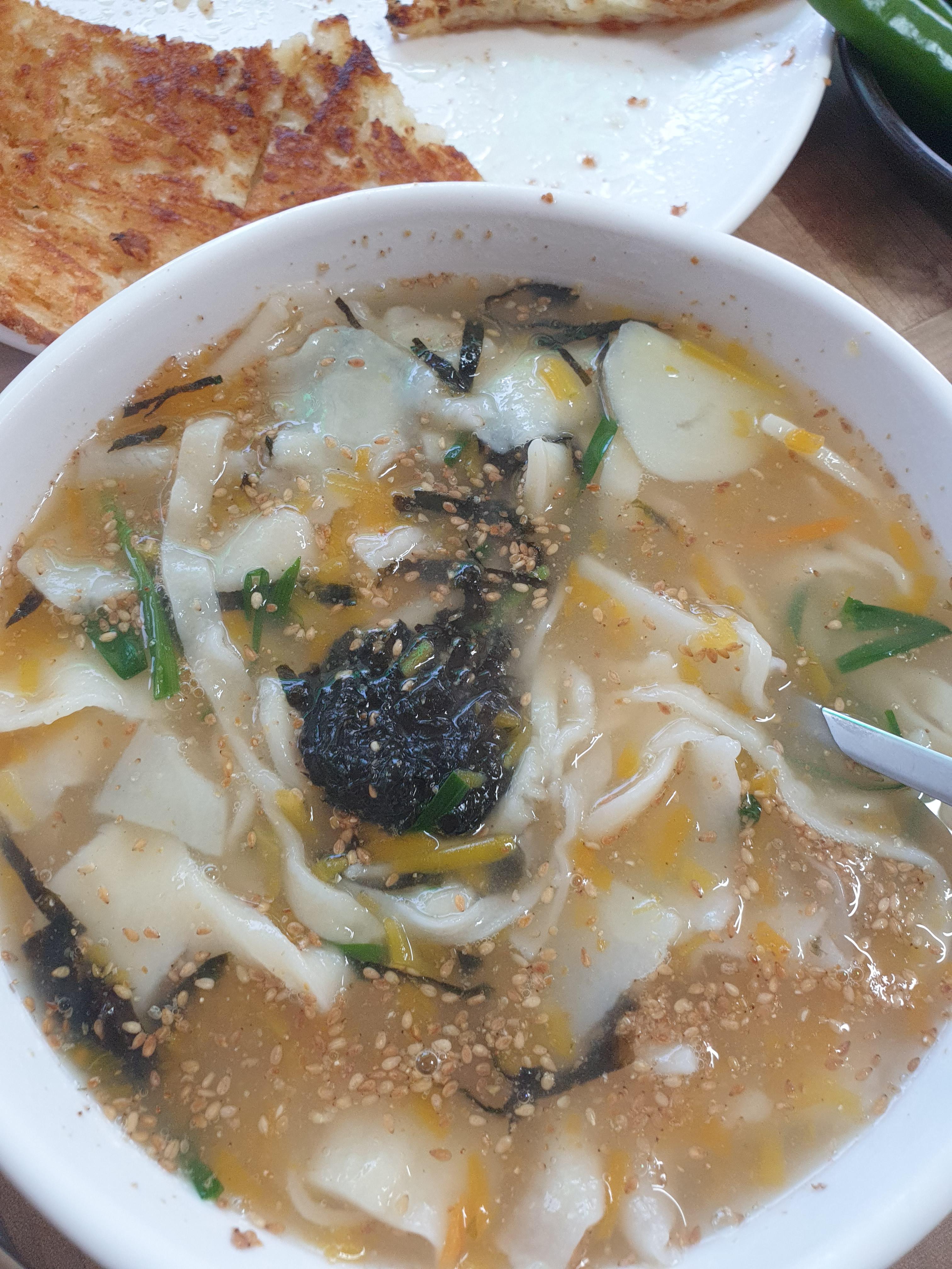 Bulrosonkalguksu (불로손칼국수) 3