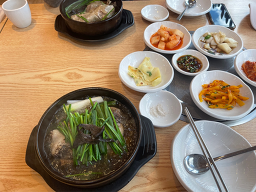 Naneungi neungibeoseotbaeksuk (나능이 능이버섯백숙) 1