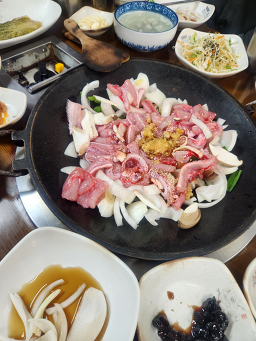 Wonjosangomjangeojip (원조산곰장어집) 1