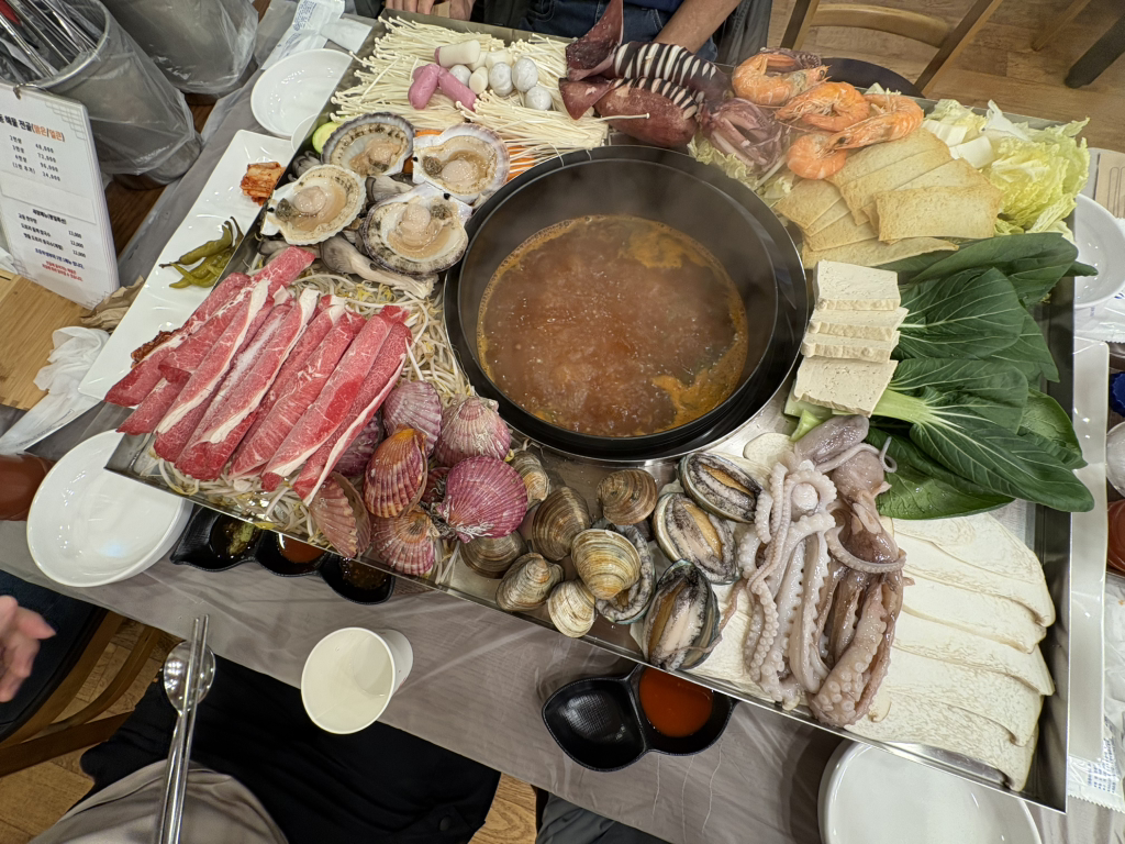 Gyodongjeongolmaeul (교동전골마을) 1