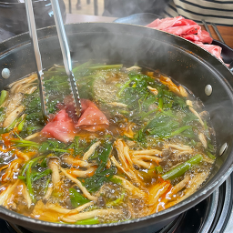 Eolkeunisonkalguksu (얼큰이손칼국수) 1