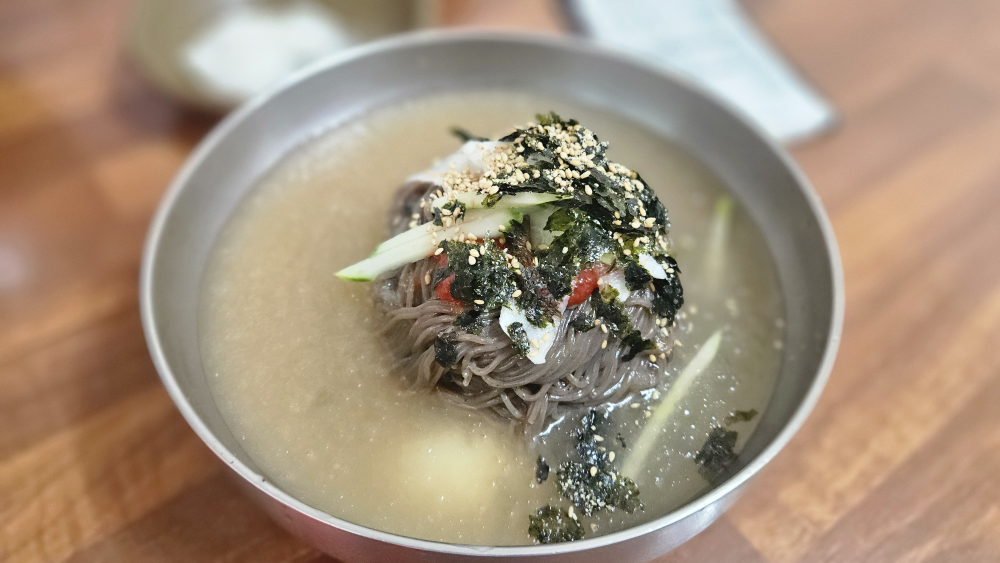 Gangreunghaebyeonmemilmakguksu (강릉해변메밀막국수) 1