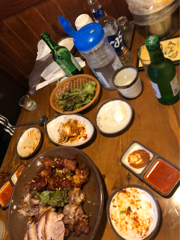 Gajangmatitneunjokbal (가장맛있는족발) 1