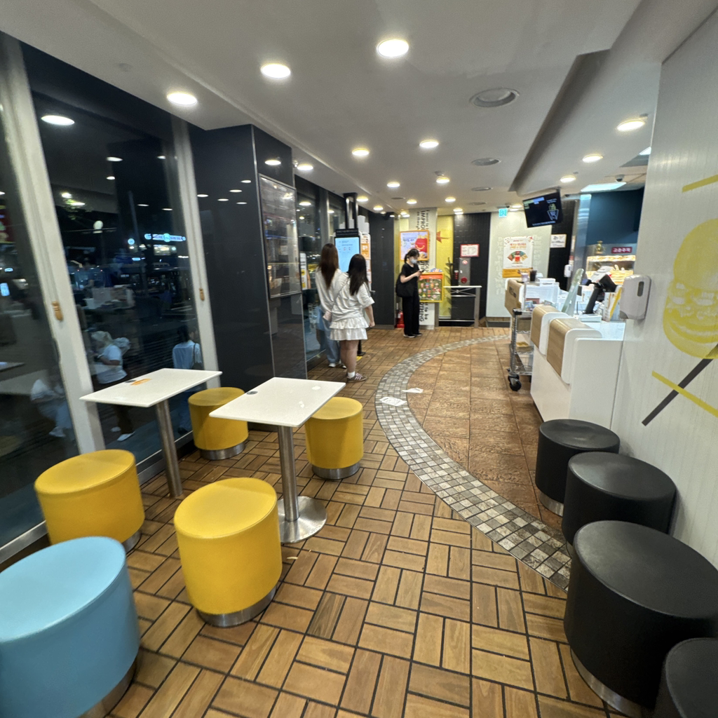 맥도날드 대학로점 사진 2