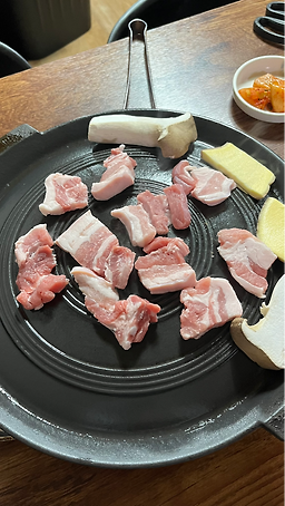 Taepyeonggologyeopsal (태평골오겹살) 1