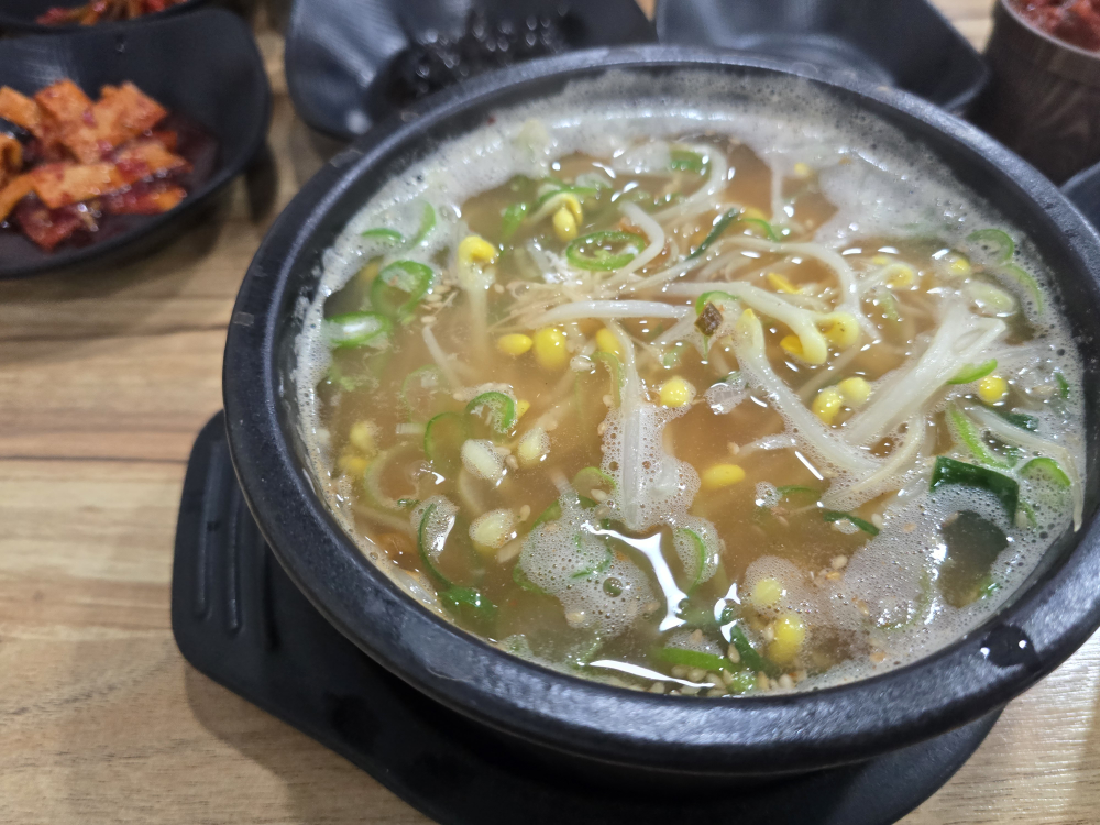 Samcheonpohalmaekongnamulgukbap (삼천포할매콩나물국밥) 3
