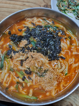 Halmaeguksu (할매국수) 2