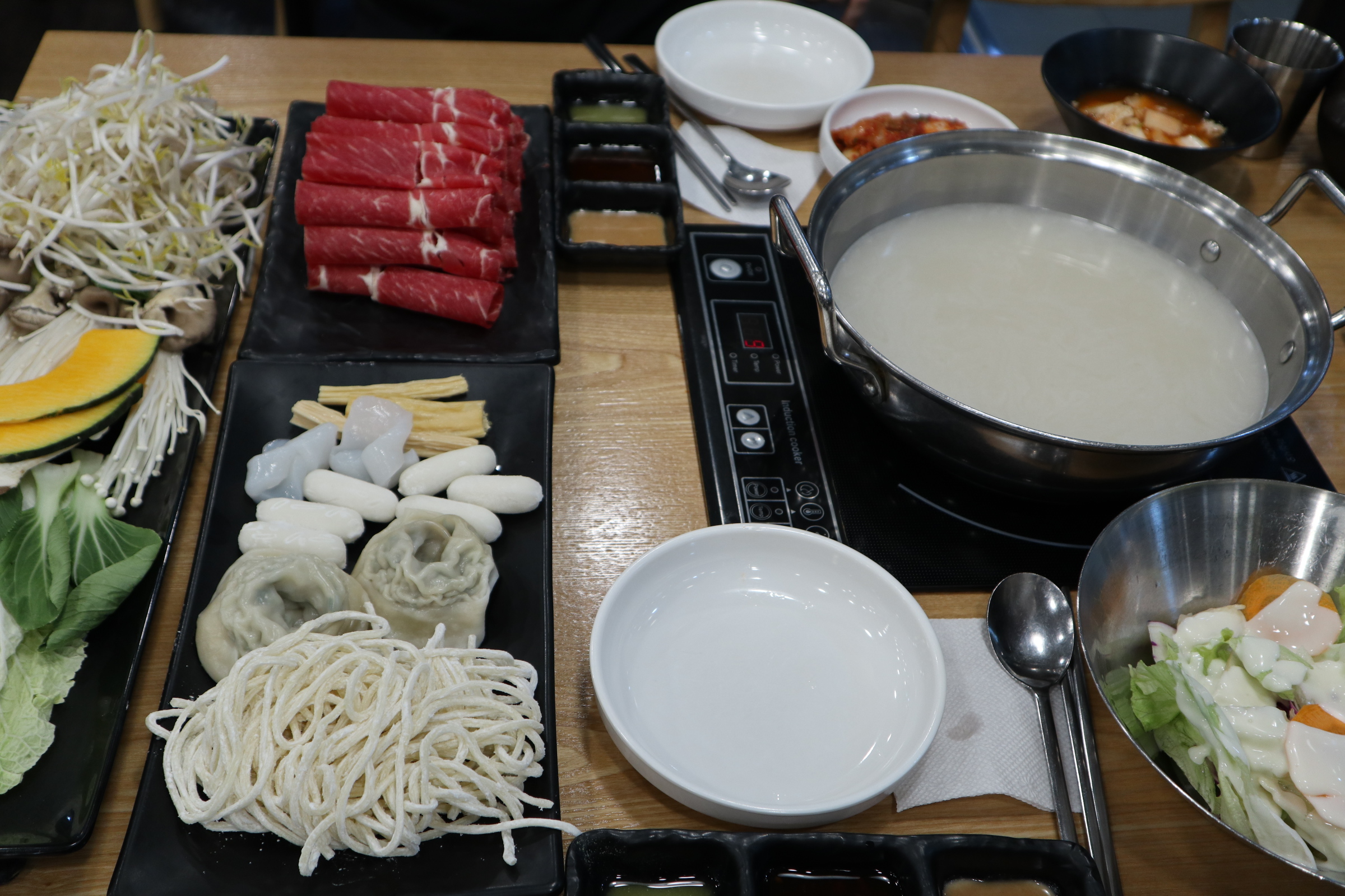 명동칼국수샤브샤브 신림역점 대표 사진