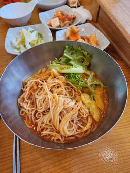 장비빔국수와굴국밥보쌈 분당서판교점 사진 5