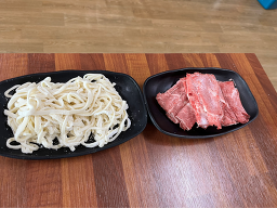 Eolkeunisonkalguksu (얼큰이손칼국수) 3
