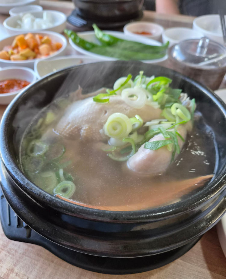 Jangjamotgungjungsamgyetang 5
