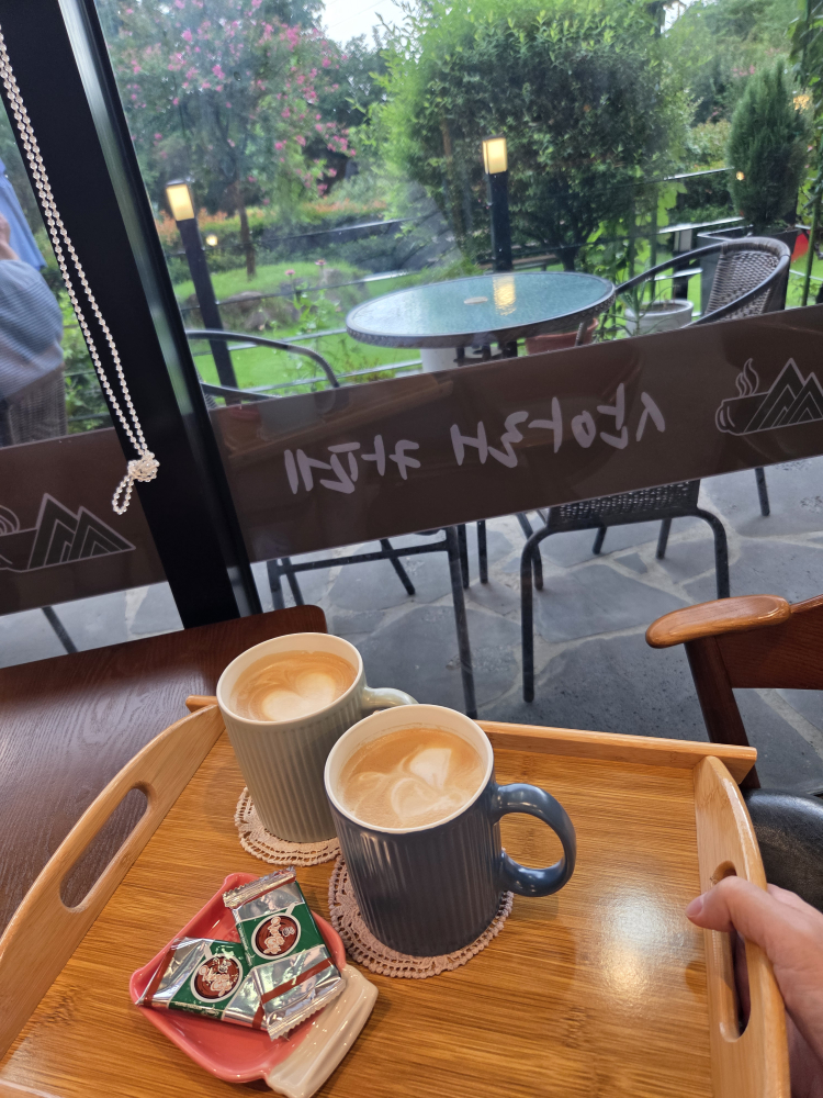 산아래카페 4