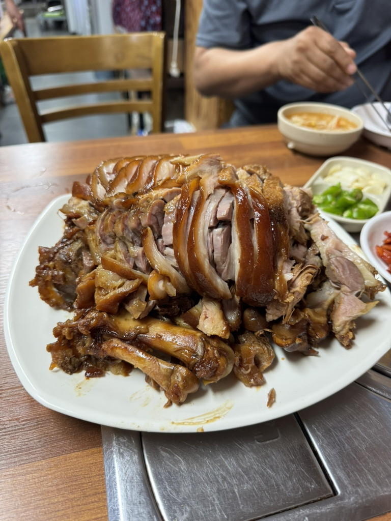 장충왕족발 1
