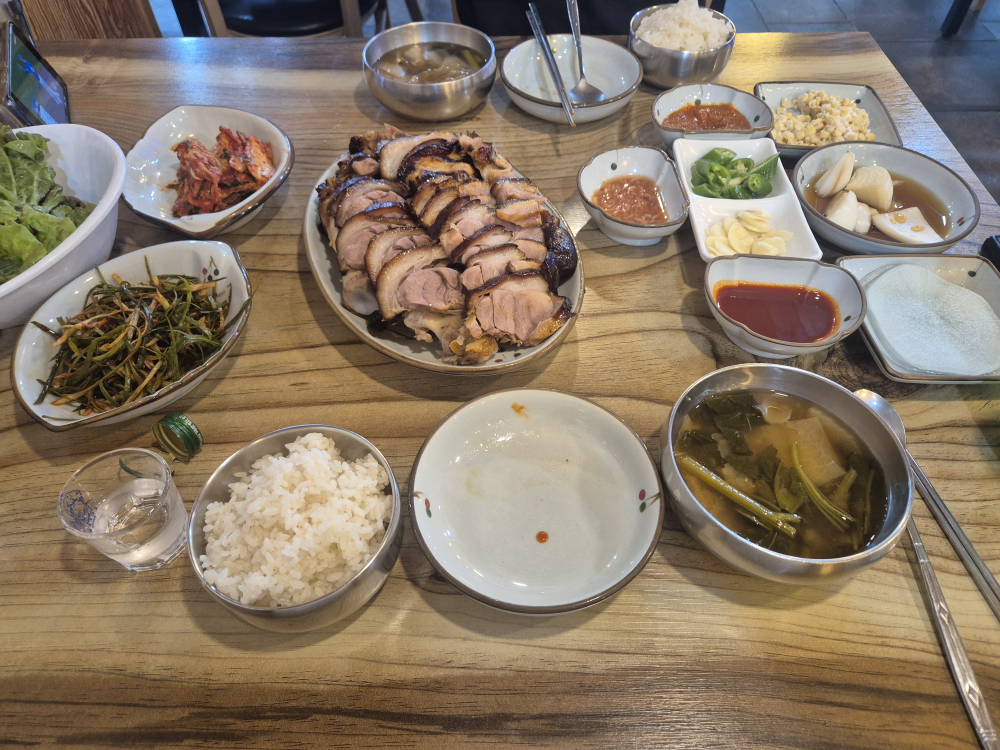 Jangchungdongwangjokbal (장충동왕족발) 1