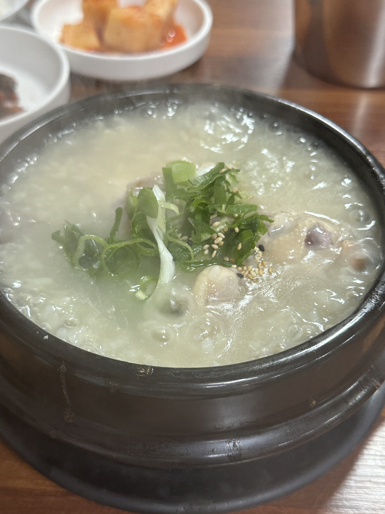 Uritojongsamgyetang (우리토종삼계탕) 2