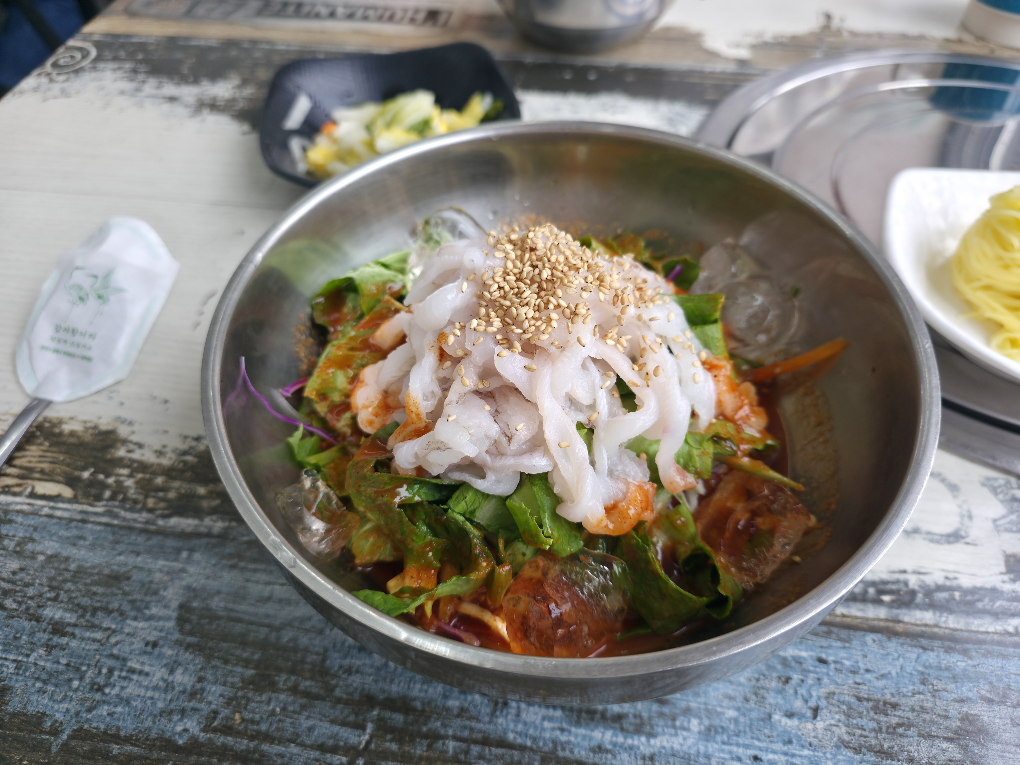 Sokchohoeguksu (속초회국수) 1