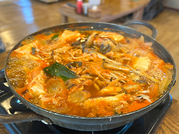153daljipjeontongsundubu (153달집전통순두부) 1
