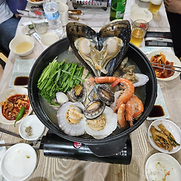 Jogaekkaneunsamchon (조개까는삼촌) 2