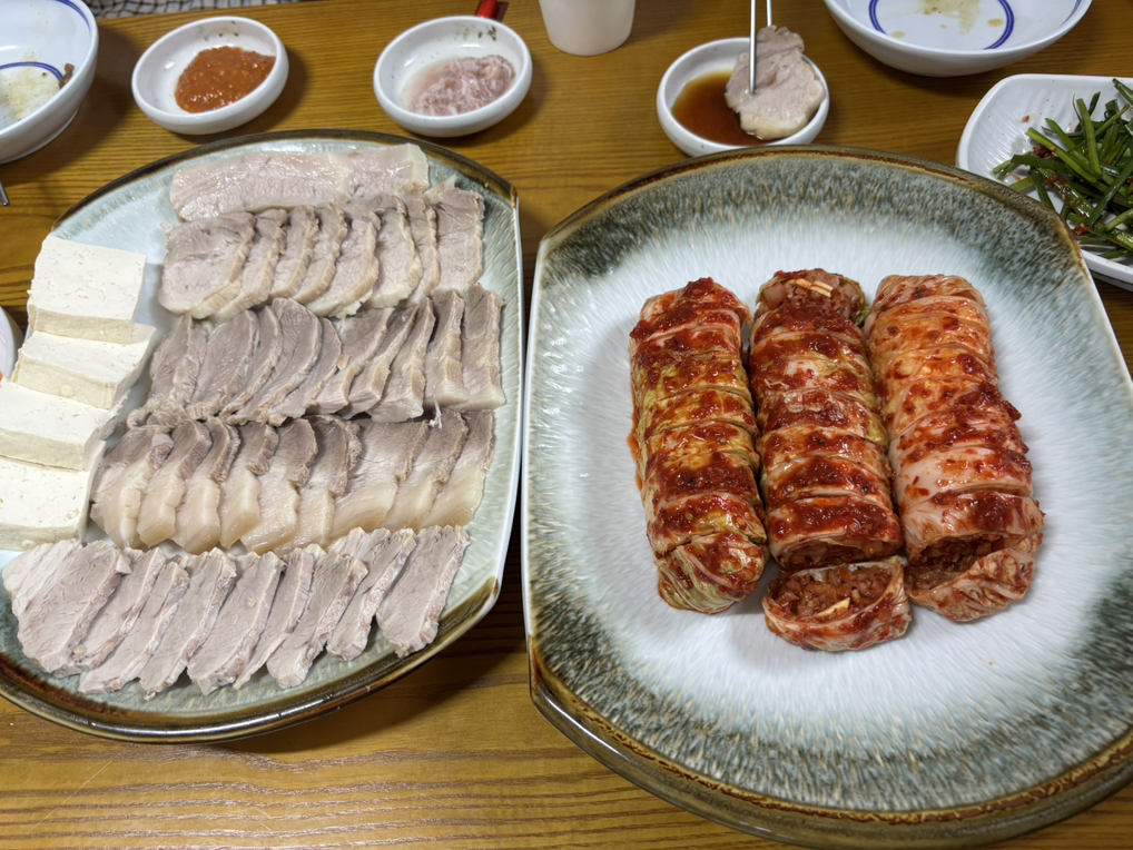 Gukbapgwabossam (국밥과보쌈) 2
