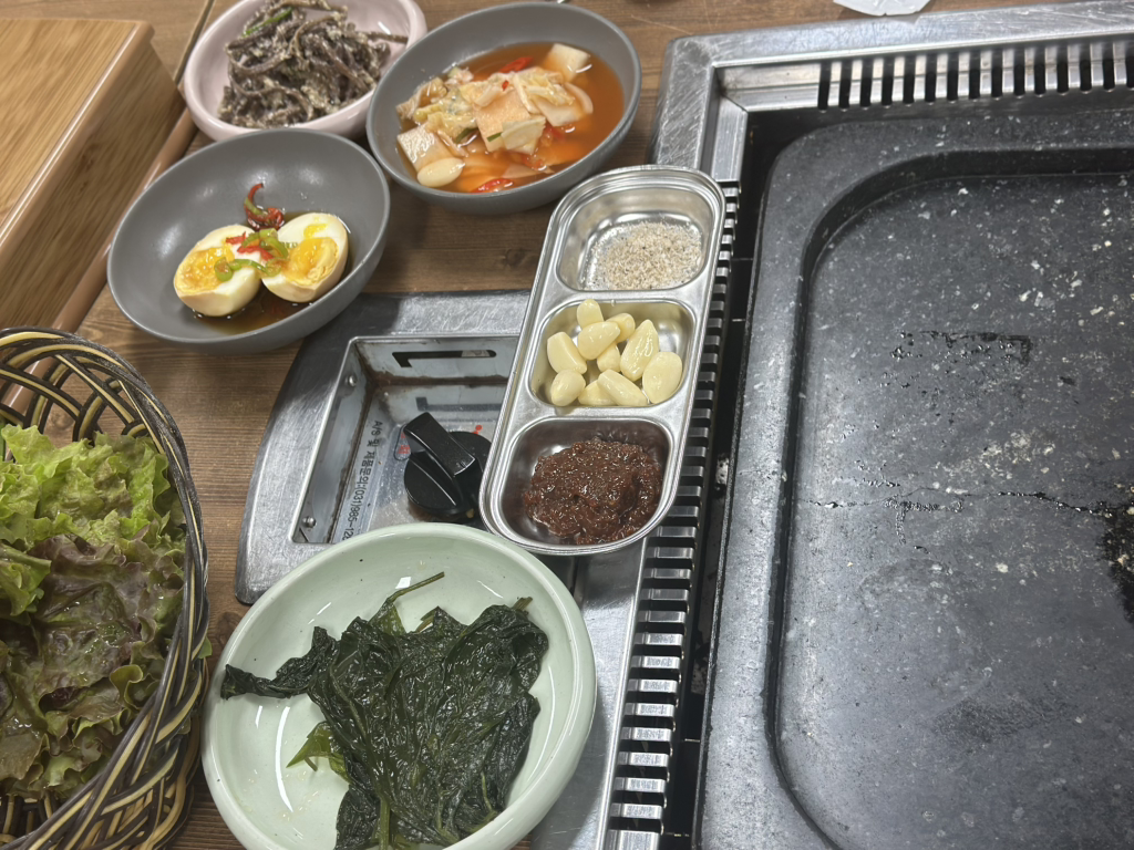 Yeojudaek kkotdwaeji (여주댁 꽃돼지) 3
