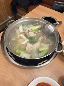 Jongrobaekbujangjip dakhanmari (종로백부장집 닭한마리) 1