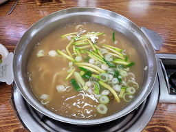Yunganesonkalguksu (윤가네손칼국수) 2