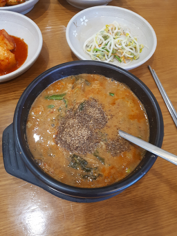 Sigoljipchueotang (시골집추어탕) 2