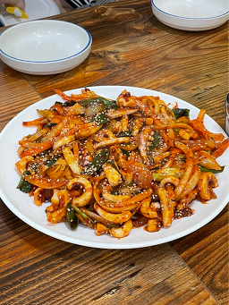 Hwangganesonkalguksu (황가네손칼국수) 3