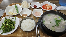 Idaebujadwaejigukbap (이대부자돼지국밥) 2