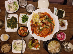 Eoyeoppeuntteulan (어여쁜뜰안) 1