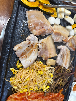 Jirisanheukdwaeji (지리산흑돼지) 1