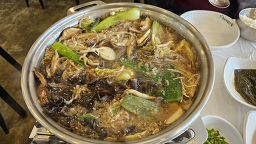 Naejangsanhanusomeorigomtang (내장산한우소머리곰탕) 1