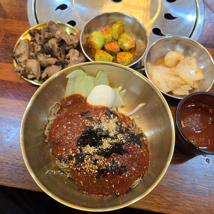Hongbusaenggogimakguksu (홍부생고기막국수) 3