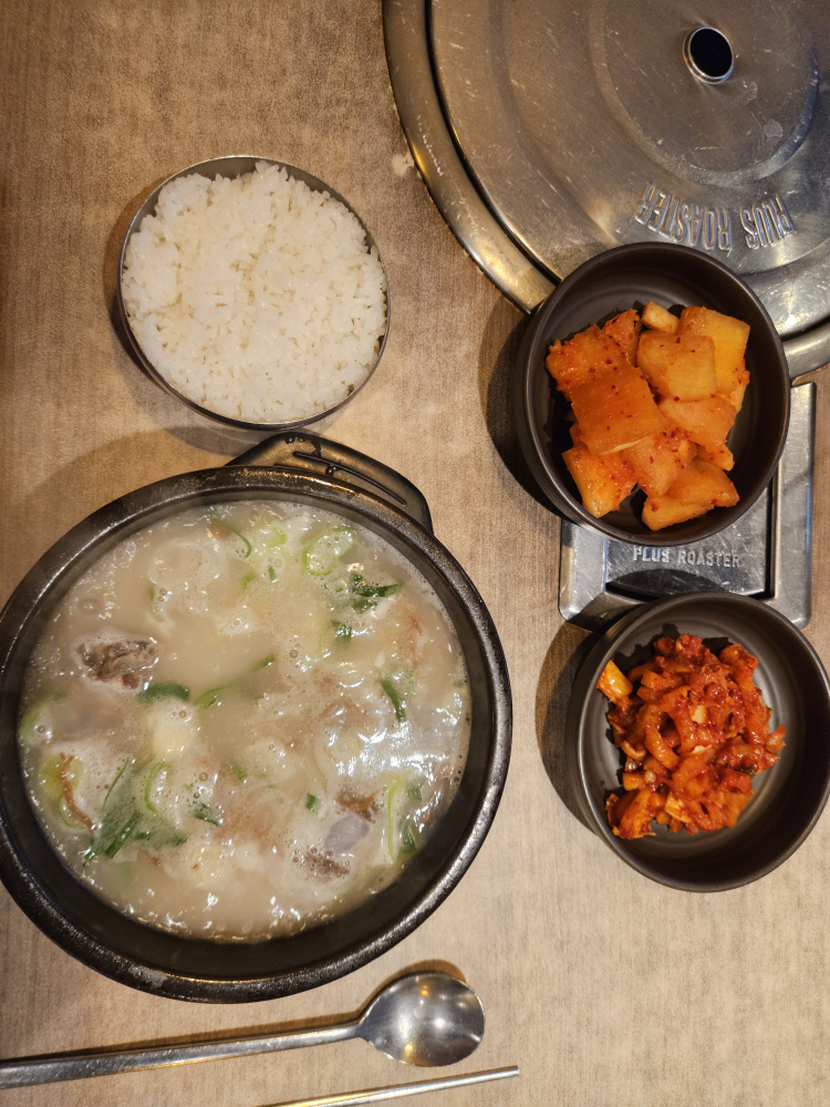 Damsosagolsundae sanbonjeom (담소사골순대 산본점) 2